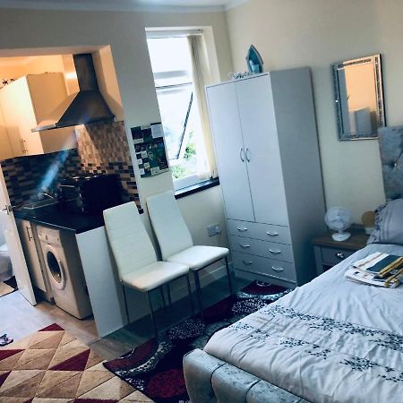 Self-Contained Studio Flat Bathrooms Kitchens Upgrade Locations To City Centre 15 Minutes Walking Distance Nottingham Universities Queen Hospitals City Hospitals Ngoại thất bức ảnh