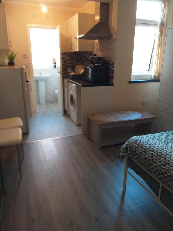 Self-Contained Studio Flat Bathrooms Kitchens Upgrade Locations To City Centre 15 Minutes Walking Distance Nottingham Universities Queen Hospitals City Hospitals Ngoại thất bức ảnh