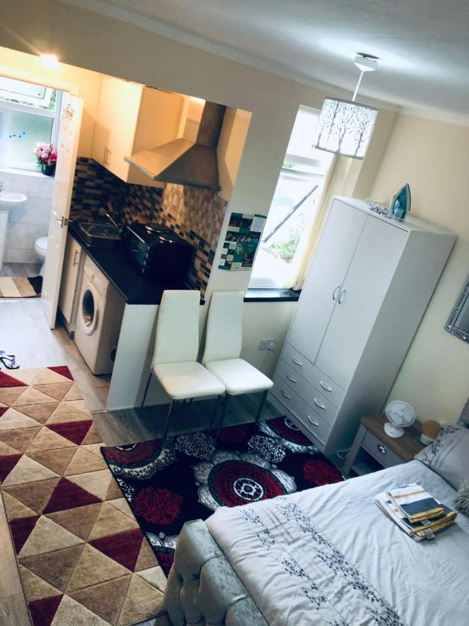 Self-Contained Studio Flat Bathrooms Kitchens Upgrade Locations To City Centre 15 Minutes Walking Distance Nottingham Universities Queen Hospitals City Hospitals Ngoại thất bức ảnh