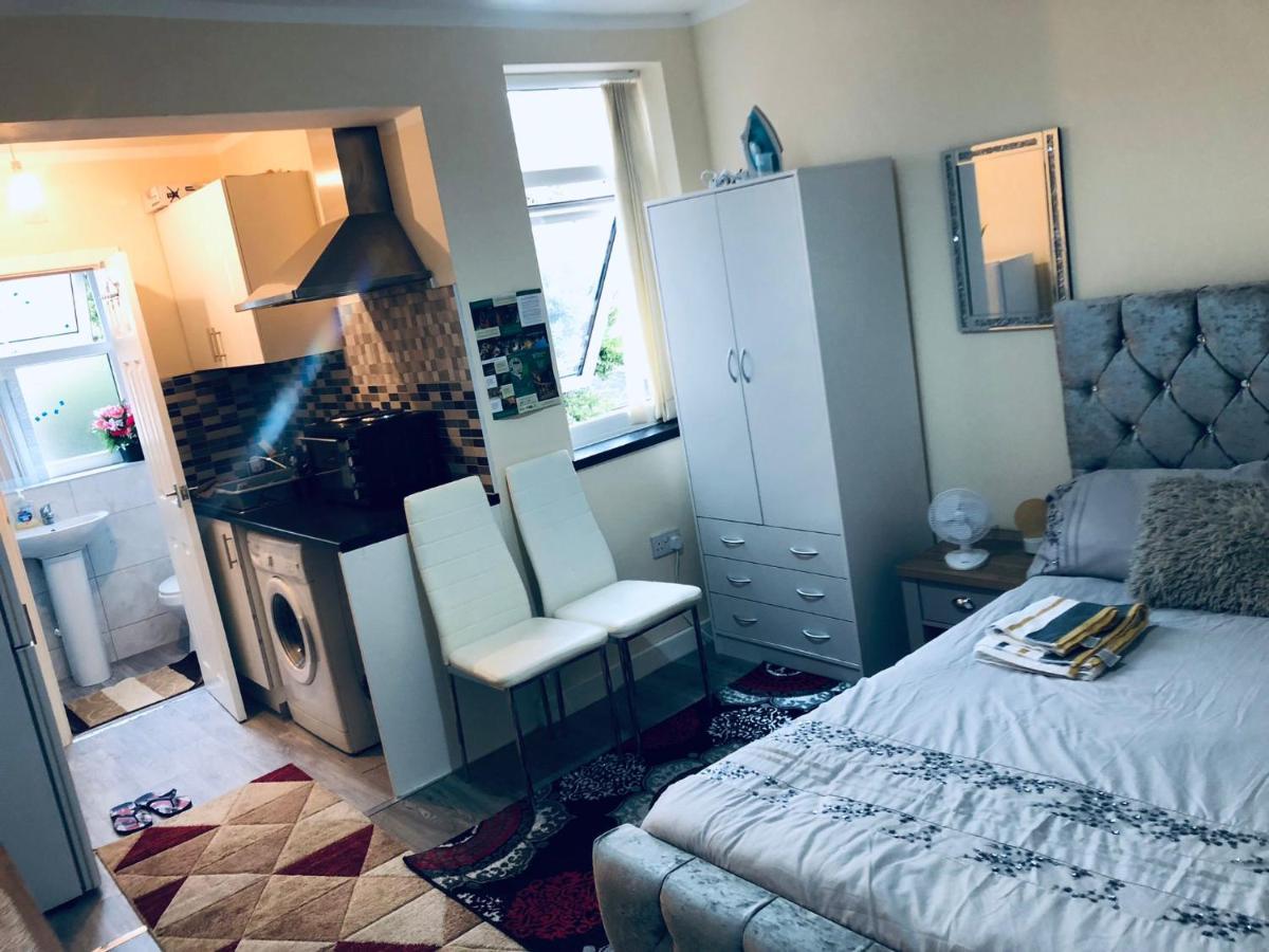 Self-Contained Studio Flat Bathrooms Kitchens Upgrade Locations To City Centre 15 Minutes Walking Distance Nottingham Universities Queen Hospitals City Hospitals Ngoại thất bức ảnh